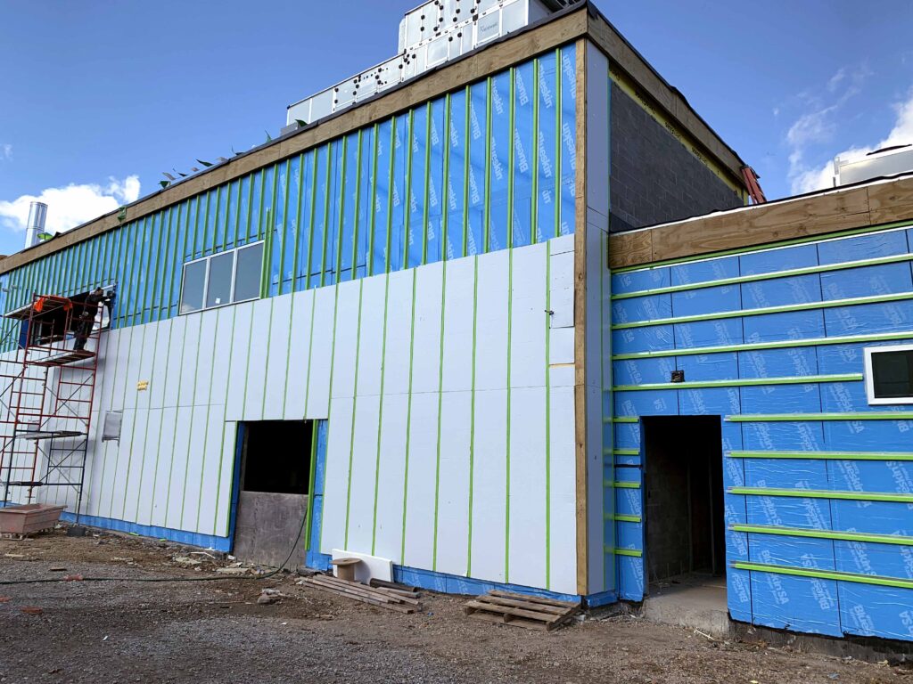 Farmingdale Union School District Aquatic Center features the SMARTci building enclosure system.