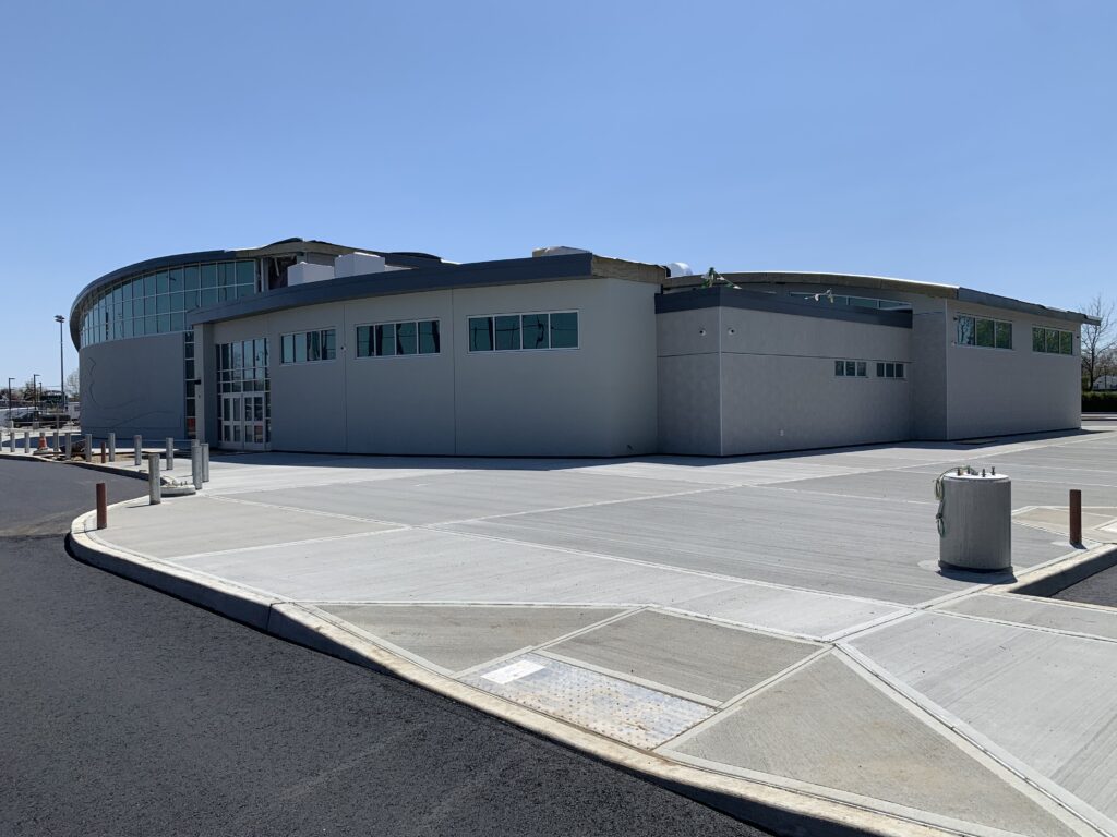 Farmingdale Union School District Aquatic Center features the SMARTci building enclosure system.